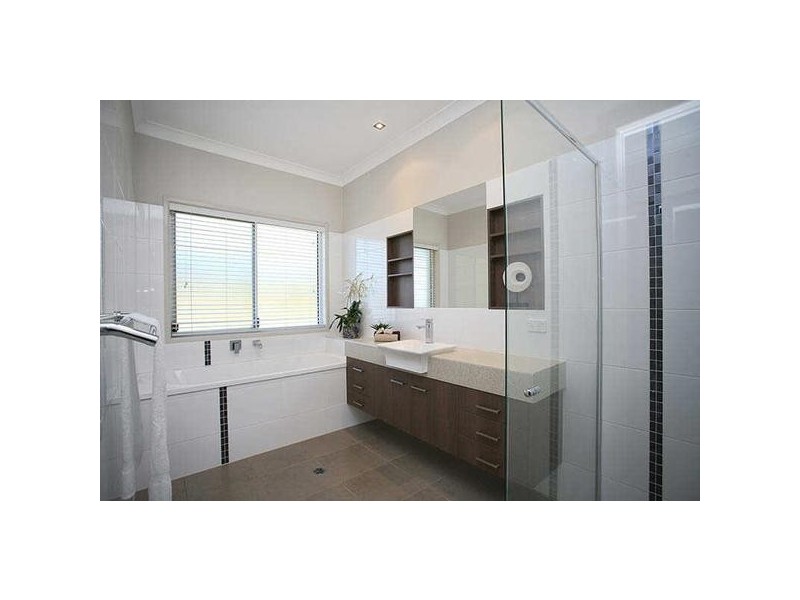 16  BENTLEY COURT, Joyner QLD 4500