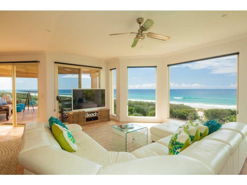 11 Crusoe Court, Castaways Beach QLD 4567