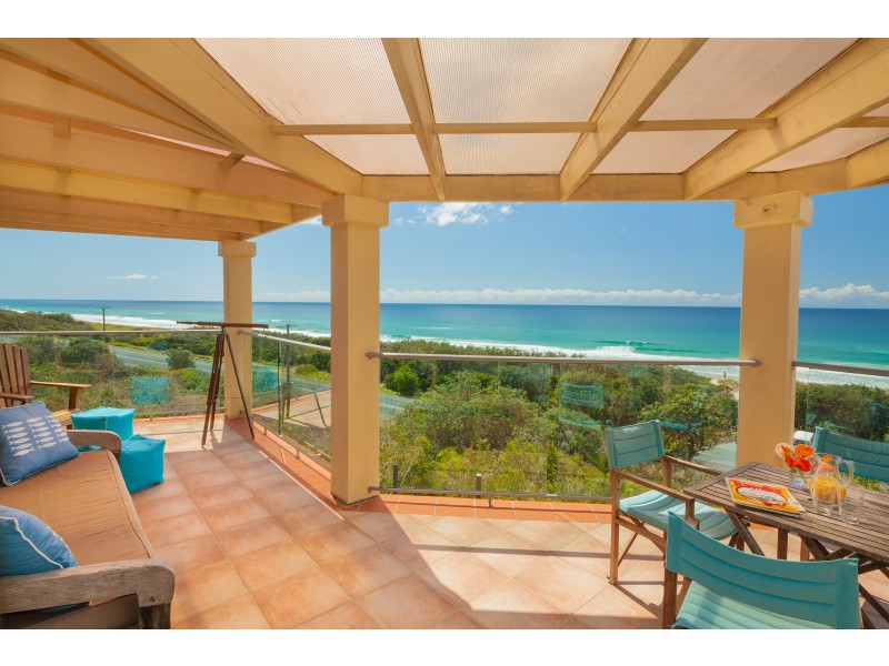 11 Crusoe Court, Castaways Beach QLD 4567