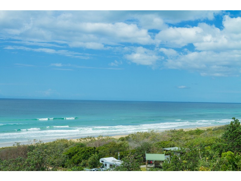 11 Crusoe Court, Castaways Beach QLD 4567