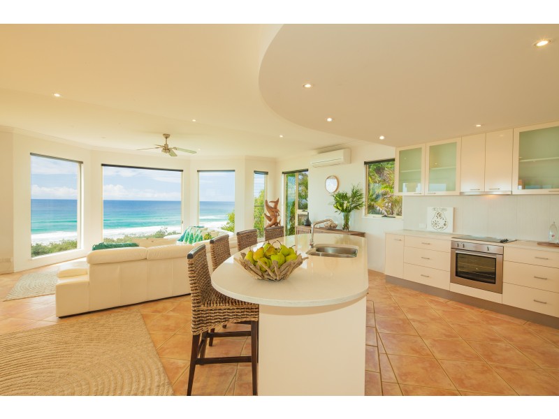 11 Crusoe Court, Castaways Beach QLD 4567