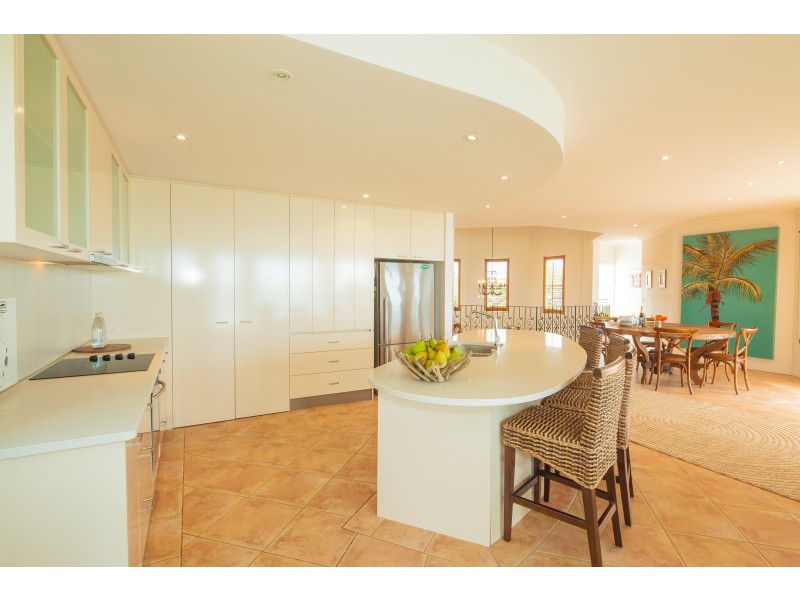 11 Crusoe Court, Castaways Beach QLD 4567