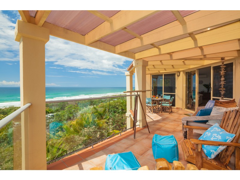 11 Crusoe Court, Castaways Beach QLD 4567