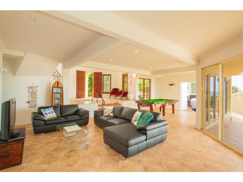 11 Crusoe Court, Castaways Beach QLD 4567