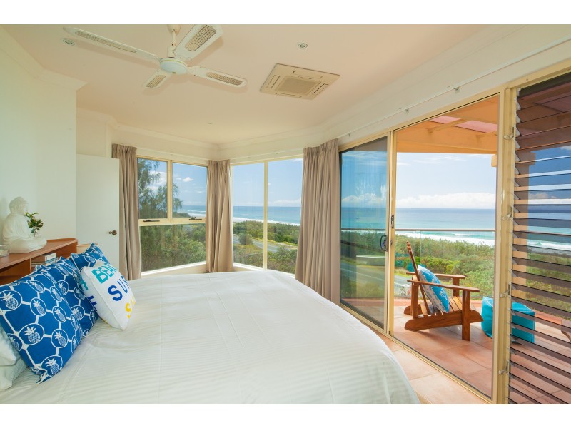 11 Crusoe Court, Castaways Beach QLD 4567