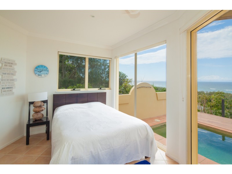 11 Crusoe Court, Castaways Beach QLD 4567