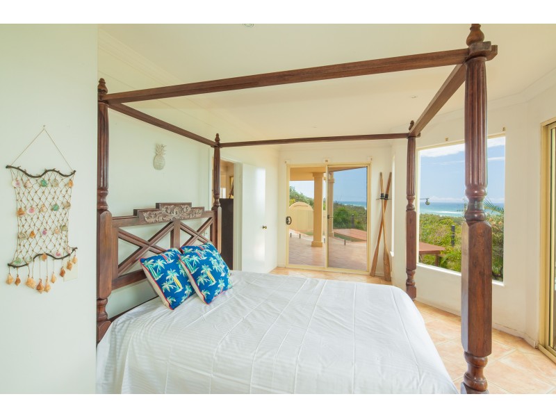 11 Crusoe Court, Castaways Beach QLD 4567