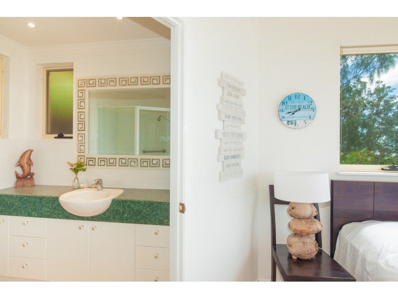 11 Crusoe Court, Castaways Beach QLD 4567