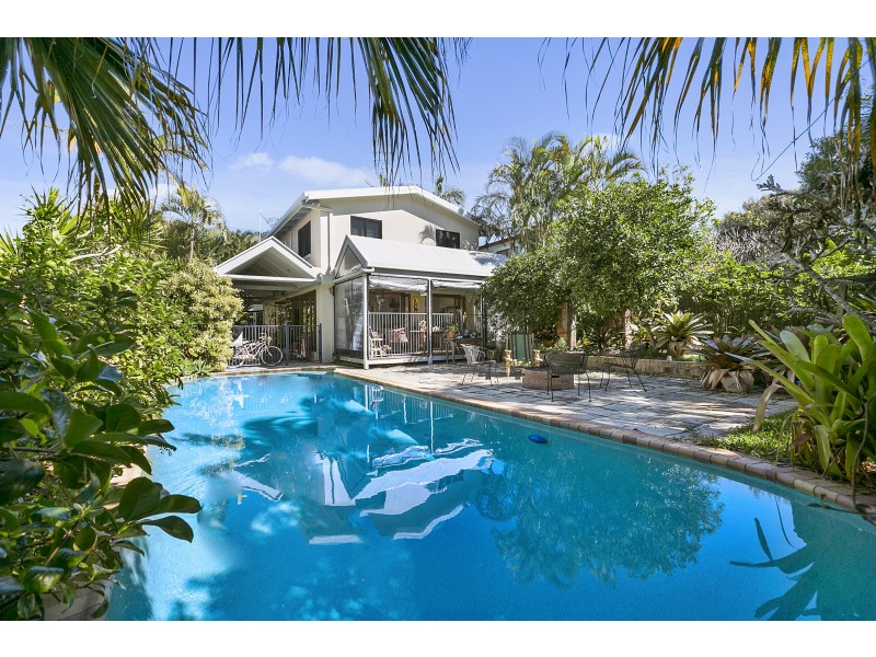 6 Weyba Street, Sunshine Beach QLD 4567