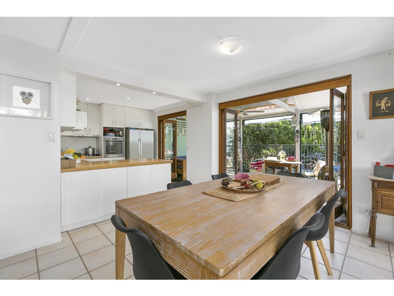 6 Weyba Street, Sunshine Beach QLD 4567