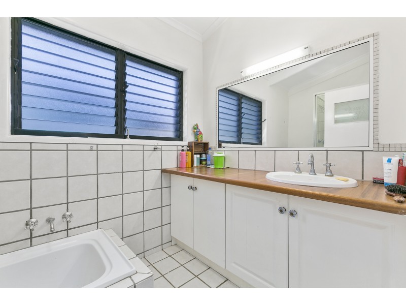 6 Weyba Street, Sunshine Beach QLD 4567