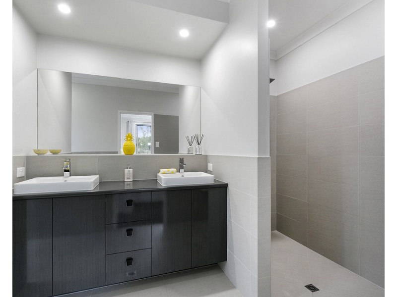 18 Attenuatta Place, Noosaville QLD 4566