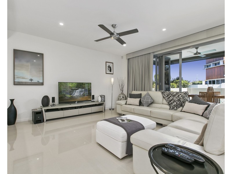 2/18 Edward Street, Noosaville QLD 4566