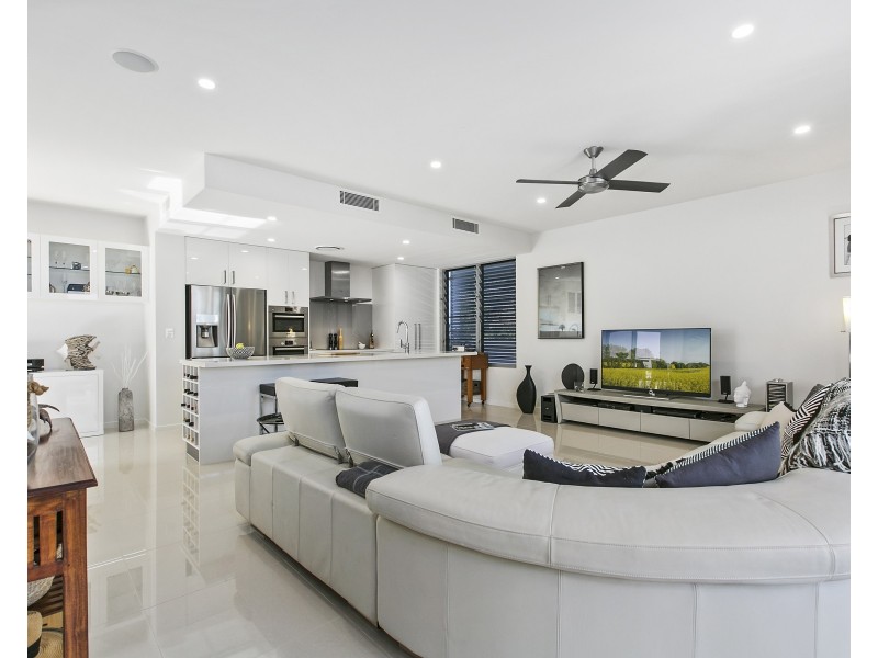 2/18 Edward Street, Noosaville QLD 4566