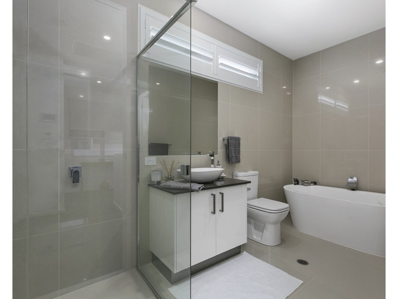 2/18 Edward Street, Noosaville QLD 4566