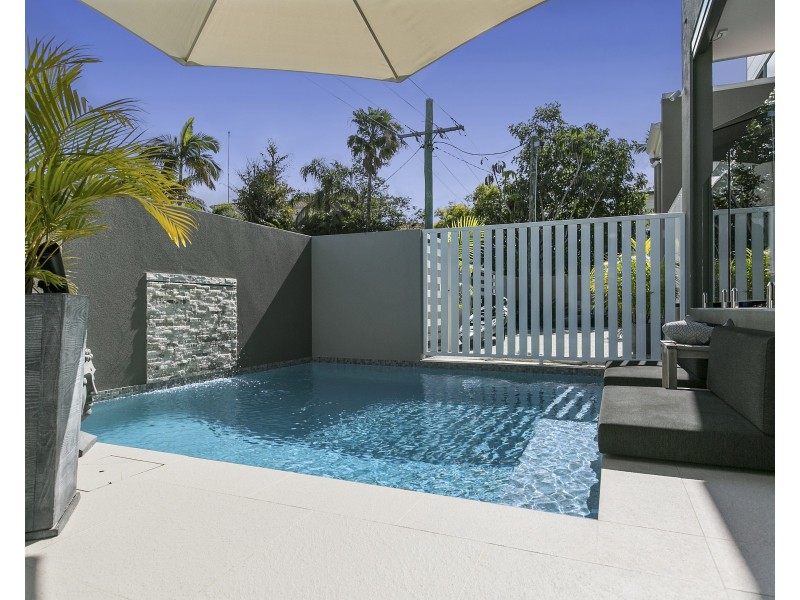 2/18 Edward Street, Noosaville QLD 4566