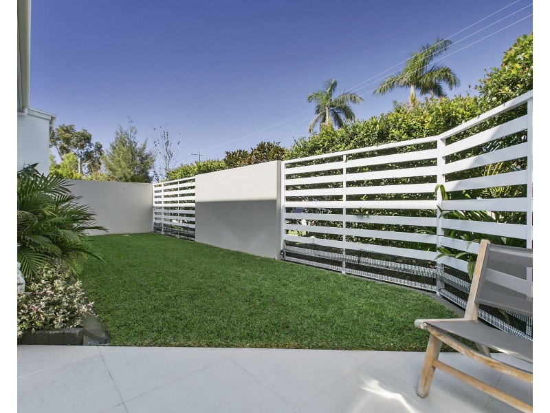 2/18 Edward Street, Noosaville QLD 4566