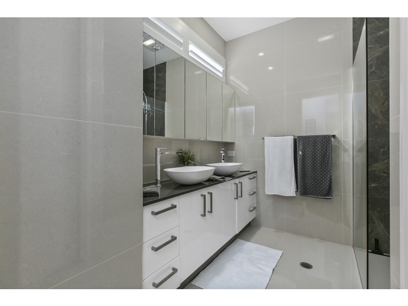 2/18 Edward Street, Noosaville QLD 4566
