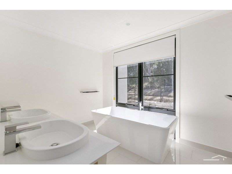 2 Regency Court, Peregian Springs QLD 4573