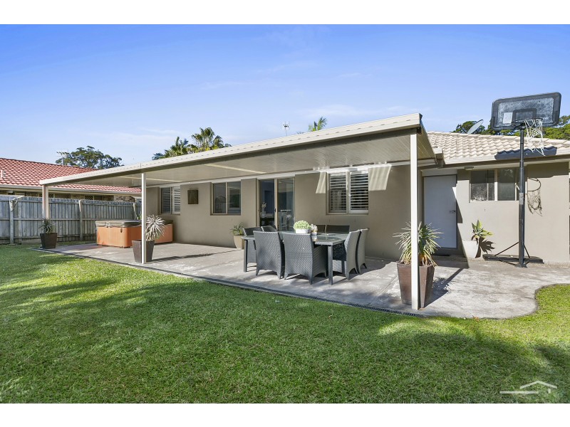 68 Lake Entrance Boulevard, Noosaville QLD 4566