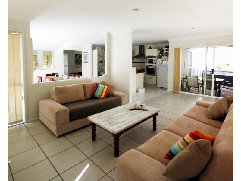 17 Raven Way, Noosaville QLD 4566