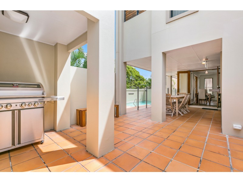 15 Seafarer Court, Castaways Beach QLD 4567