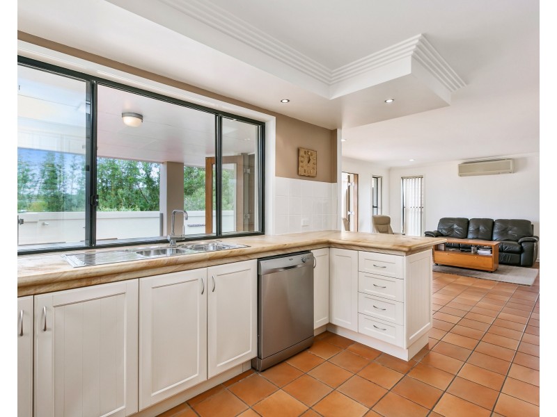 15 Seafarer Court, Castaways Beach QLD 4567