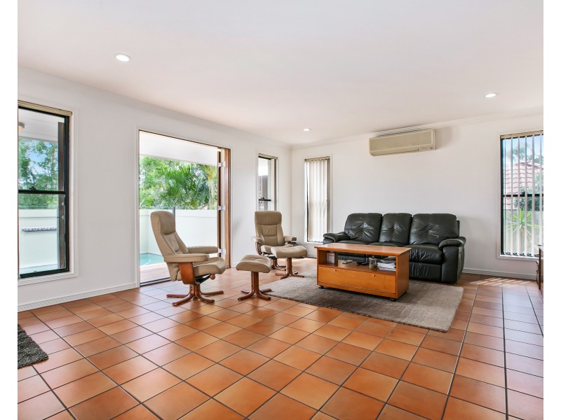 15 Seafarer Court, Castaways Beach QLD 4567