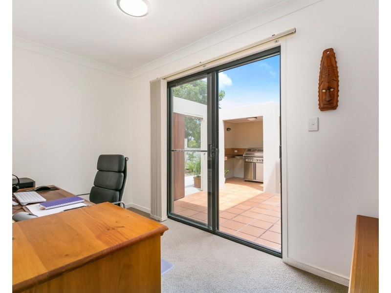 15 Seafarer Court, Castaways Beach QLD 4567