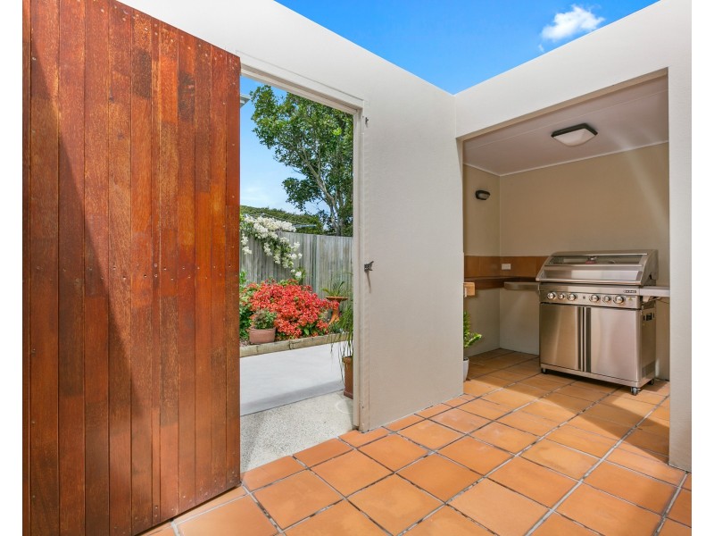 15 Seafarer Court, Castaways Beach QLD 4567
