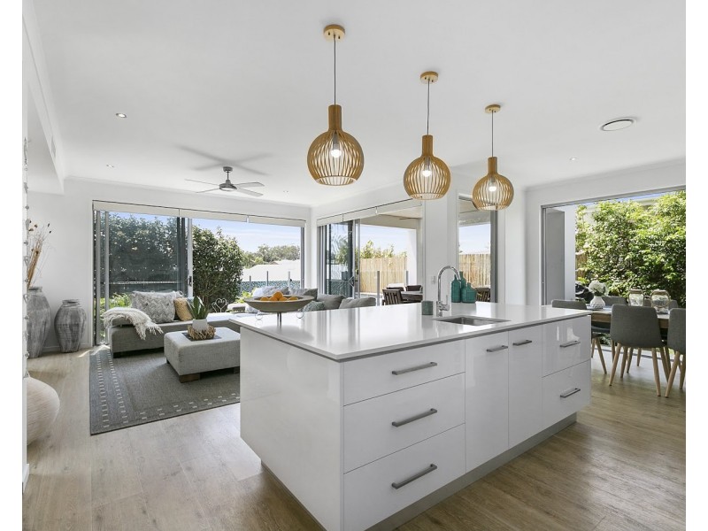 15 Goldfinch Close, Peregian Springs QLD 4573