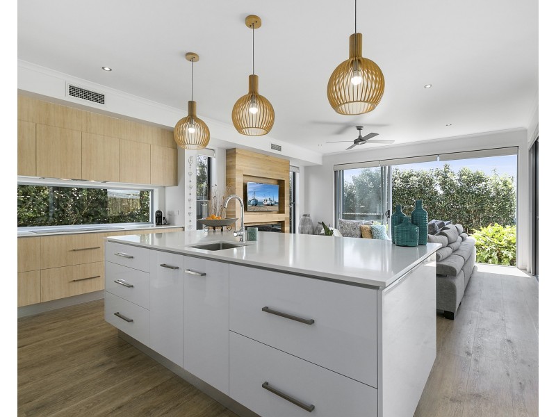 15 Goldfinch Close, Peregian Springs QLD 4573