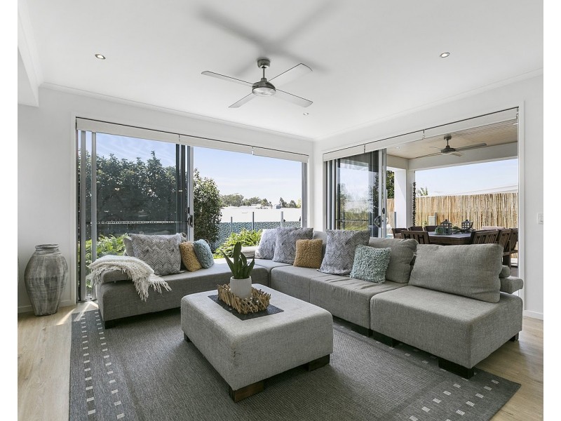 15 Goldfinch Close, Peregian Springs QLD 4573