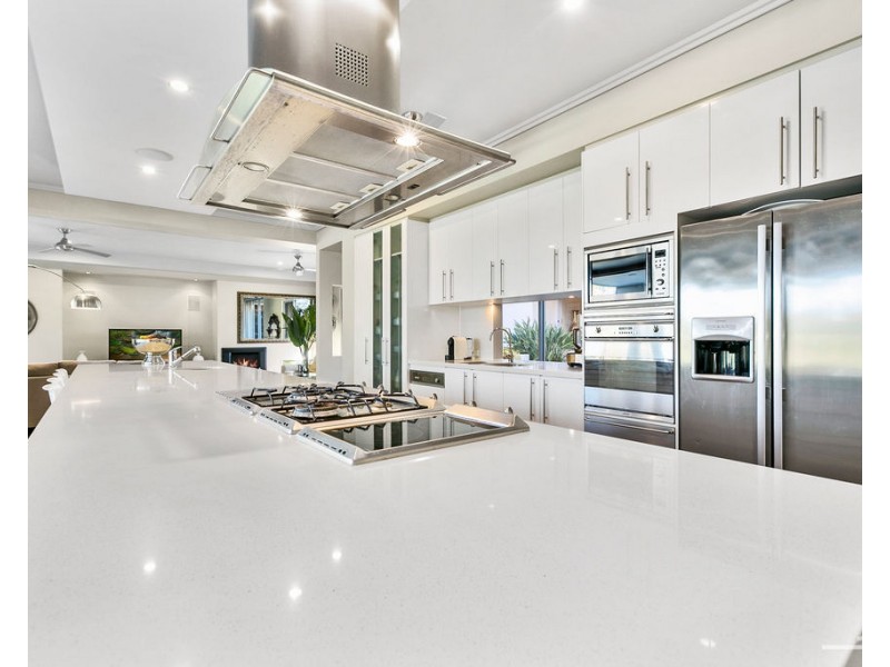 4 Lakeside Drive, Peregian Springs QLD 4573