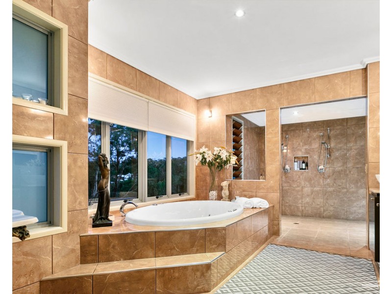4 Lakeside Drive, Peregian Springs QLD 4573