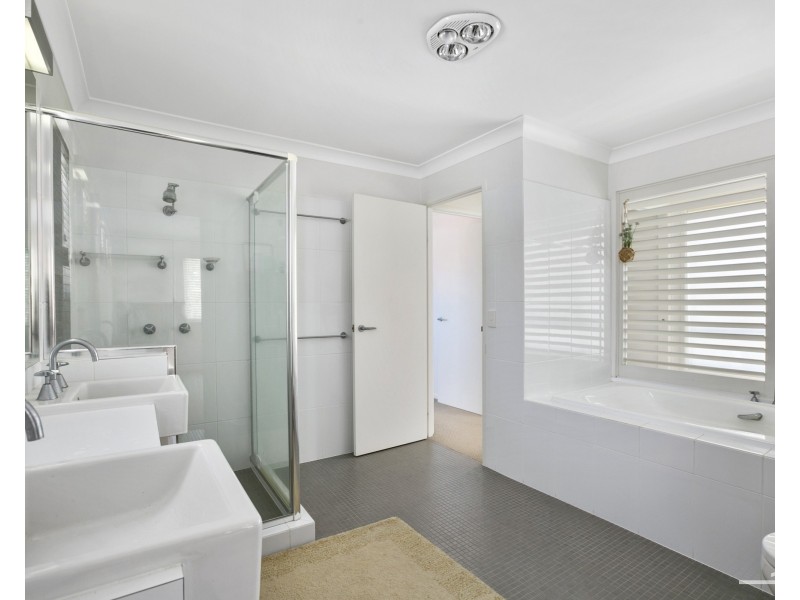 10 Greenside Court, Peregian Springs QLD 4573