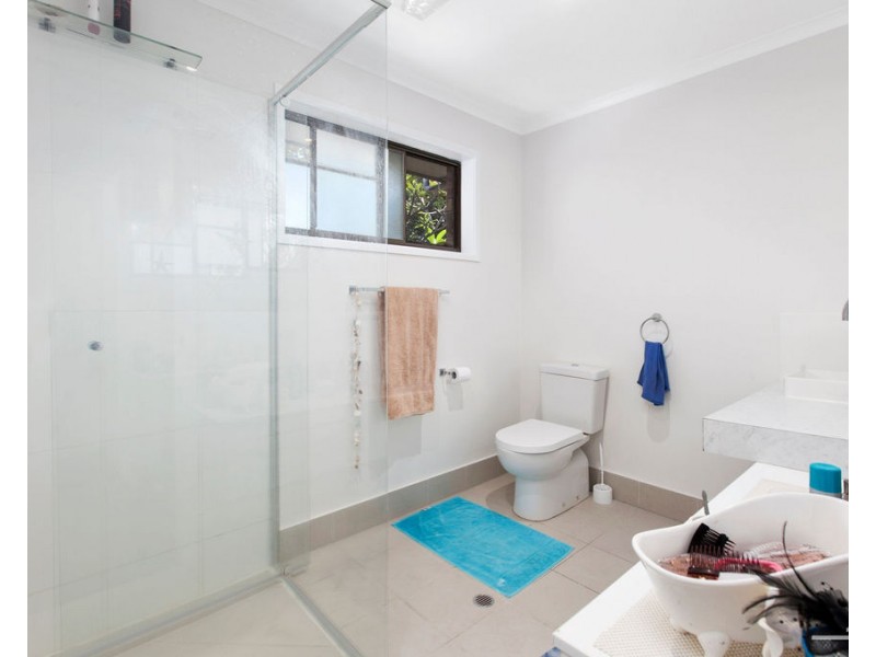 2/4 Oceania Crescent, Sunshine Beach QLD 4567