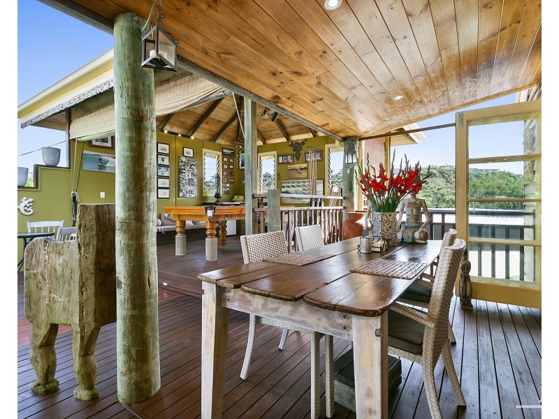 9 Oak Street, Sunshine Beach QLD 4567
