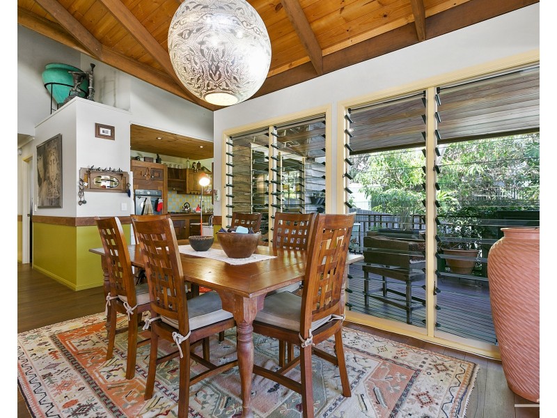 9 Oak Street, Sunshine Beach QLD 4567