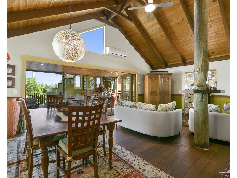 9 Oak Street, Sunshine Beach QLD 4567