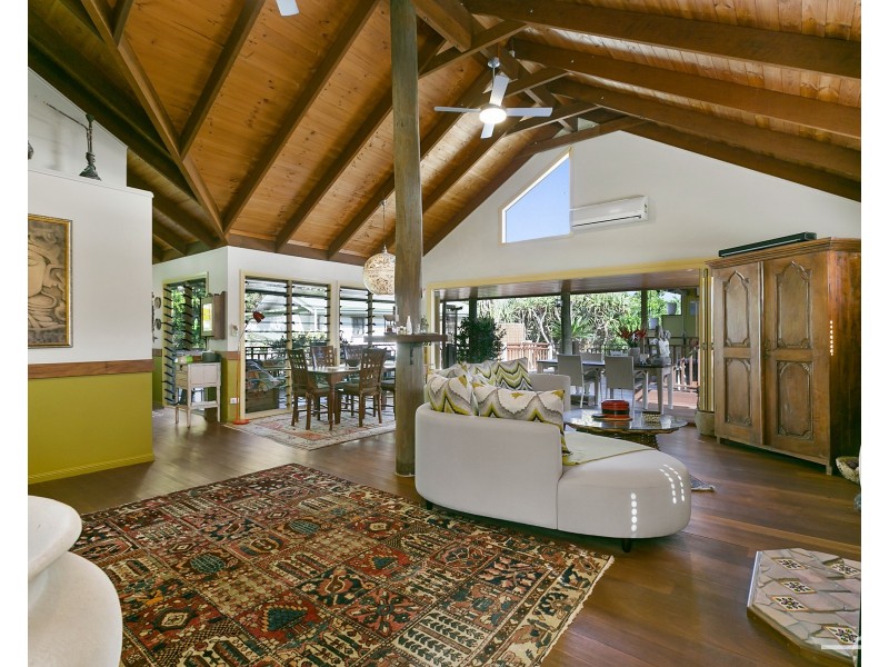 9 Oak Street, Sunshine Beach QLD 4567