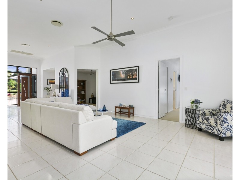 8 Lakeside Drive, Peregian Springs QLD 4573
