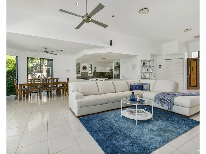 8 Lakeside Drive, Peregian Springs QLD 4573