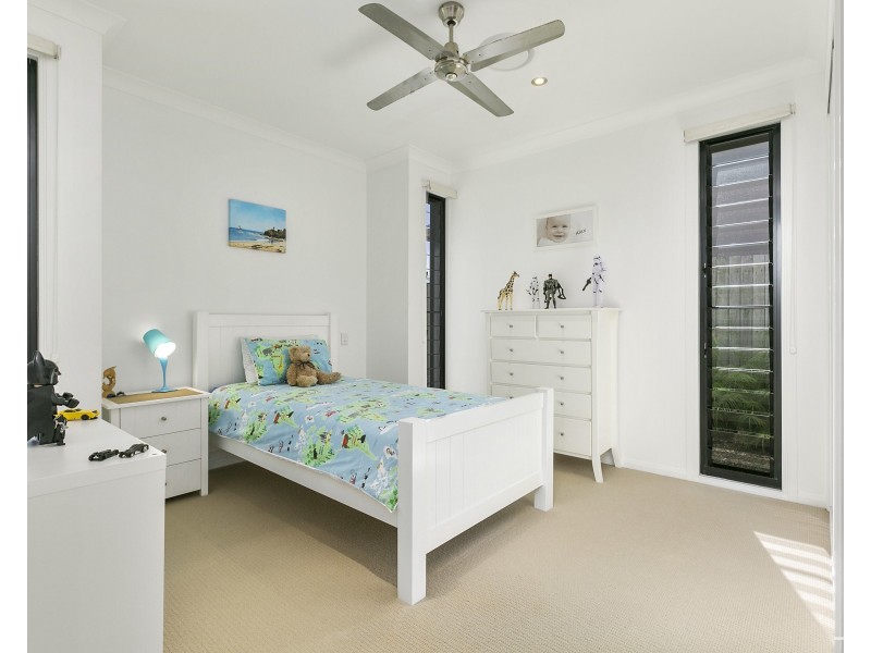 8 Lakeside Drive, Peregian Springs QLD 4573