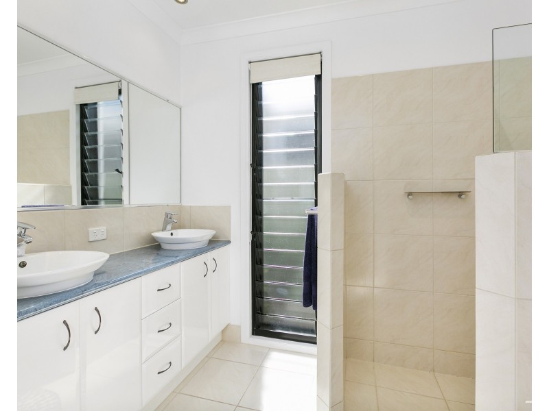 8 Lakeside Drive, Peregian Springs QLD 4573