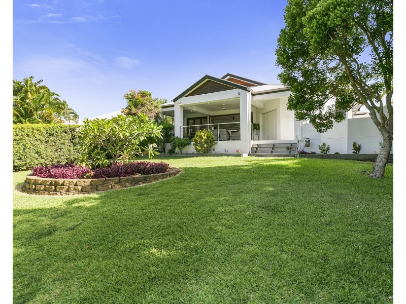 8 Lakeside Drive, Peregian Springs QLD 4573