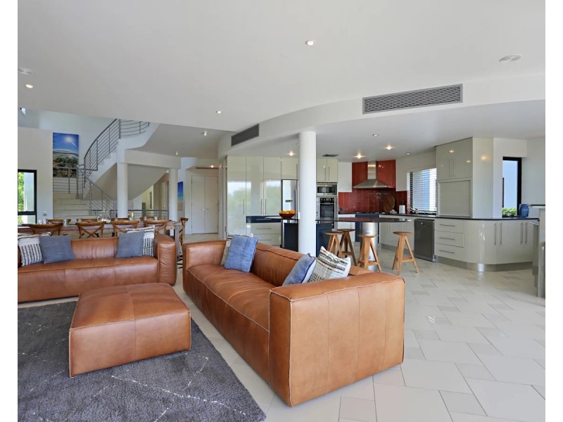 19 Ross Crescent, Sunshine Beach QLD 4567