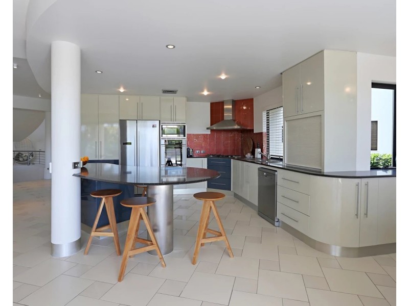 19 Ross Crescent, Sunshine Beach QLD 4567