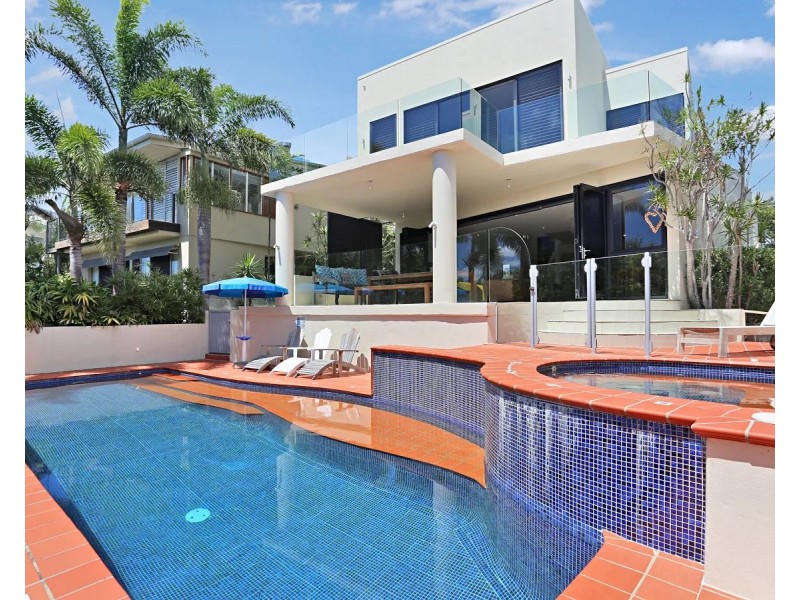 19 Ross Crescent, Sunshine Beach QLD 4567