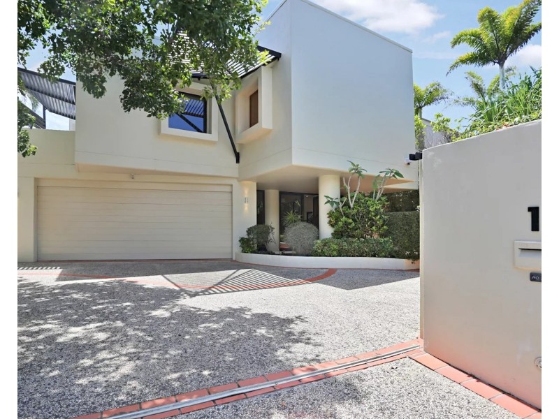 19 Ross Crescent, Sunshine Beach QLD 4567